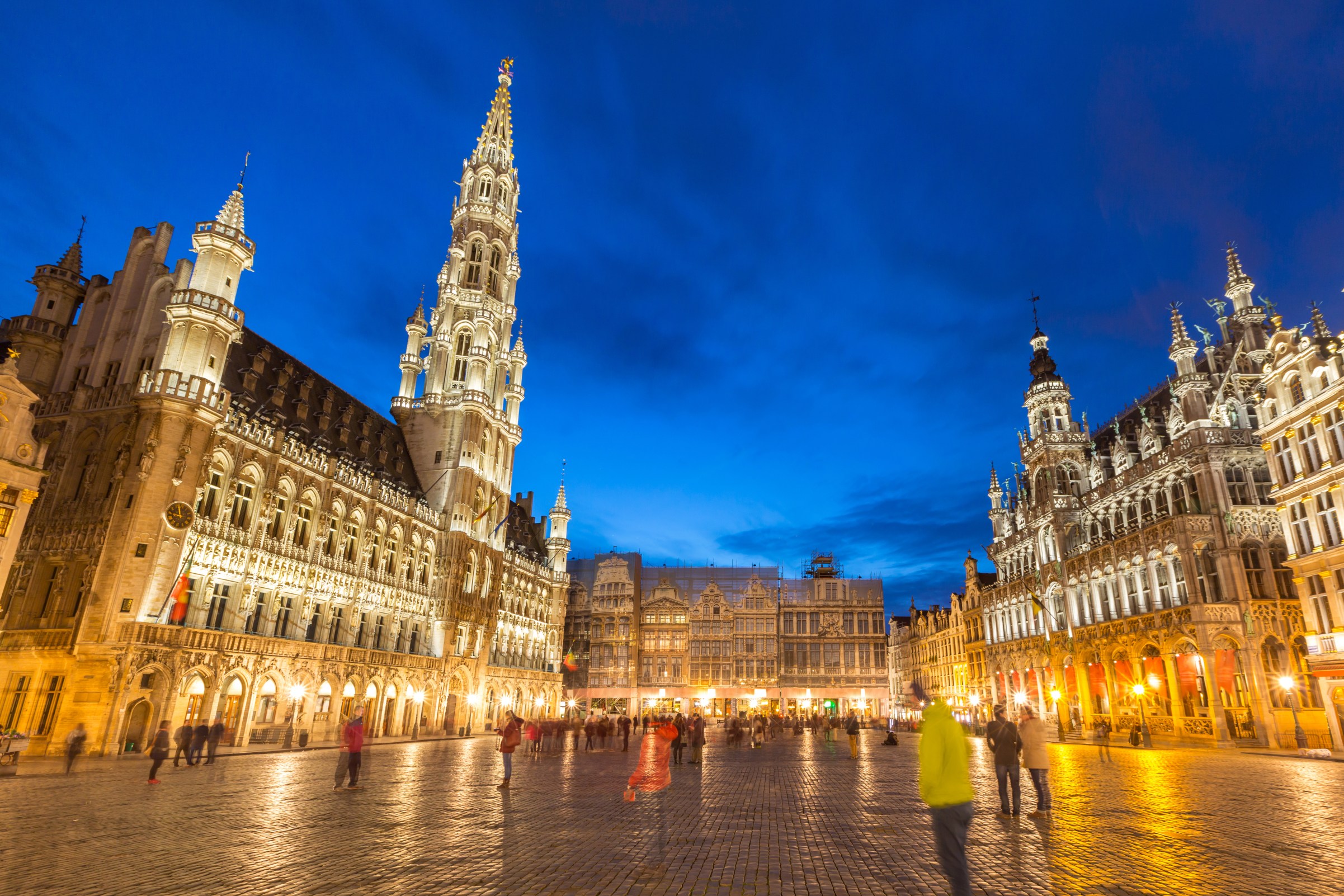 Cantece vesele, lumini si delicii, oriunde privesti, la targul de Craciun din Bruxelles